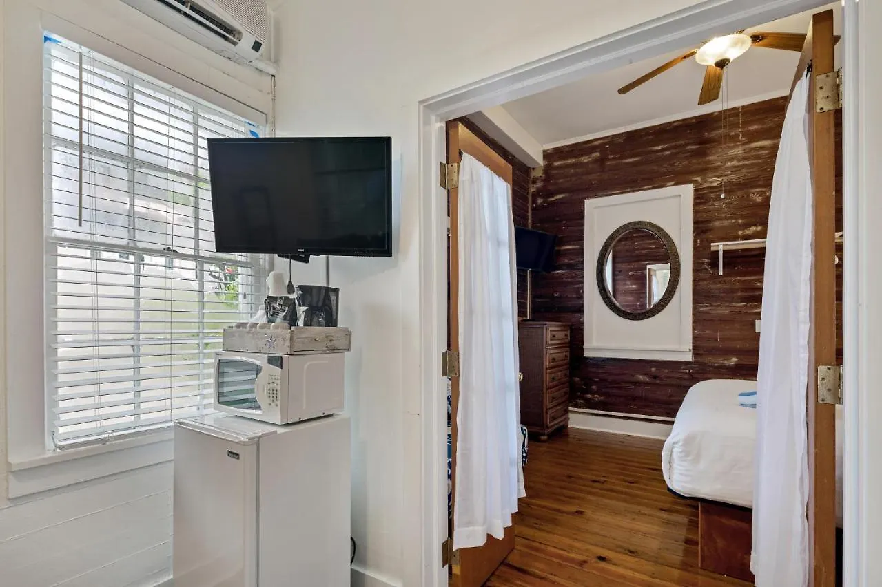 Wicker Guesthouse Key West 3*,